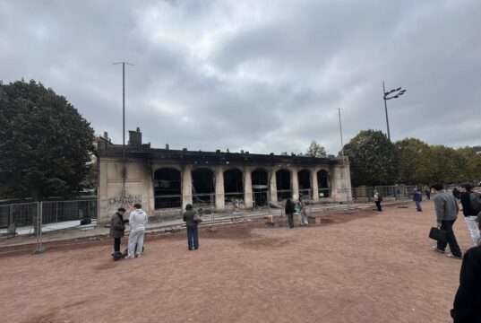 Pillages à Lyon, 10 millions d’euros pour les entreprises sinistrées Office de tourisme de Lyon incendié, le choc place Bellecour