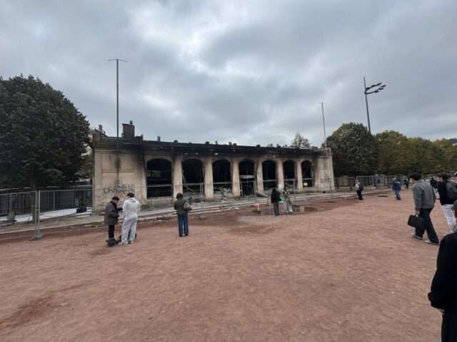Office de tourisme de Lyon incendié, le choc place Bellecour Office de tourisme de Lyon incendié, le choc place Bellecour