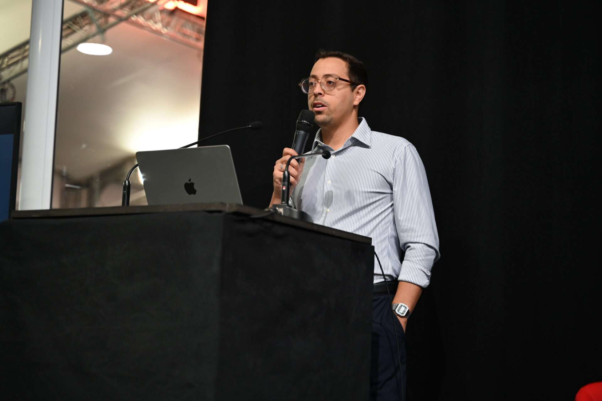 Haris MEBARKI dévoile la technologie de Kresus qui concilie paiement immédiat des fournisseurs et trésorerie différée