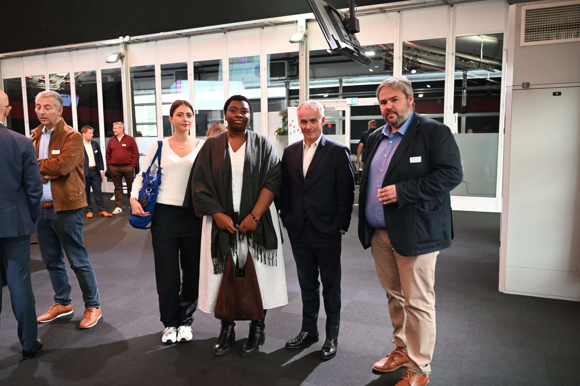 Diana HARENA et son équipe en mode avec le président de Lyon Place Financière